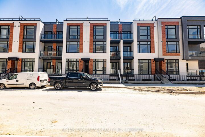 Property Photo:  11 David Eyer Road 1503  ON L4S 1M4 