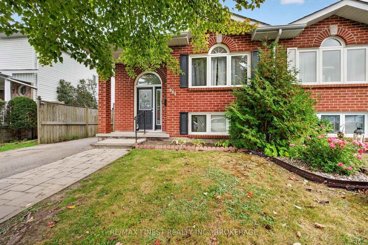 Property Photo: 984 Waterbury Crescent ON K7M 8V3