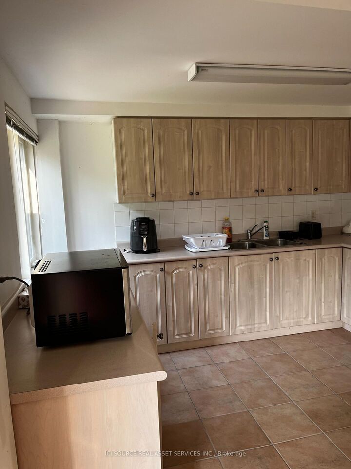 Property Photo:  62 Grover Hill Avenue Lower  ON L4S 1T6 