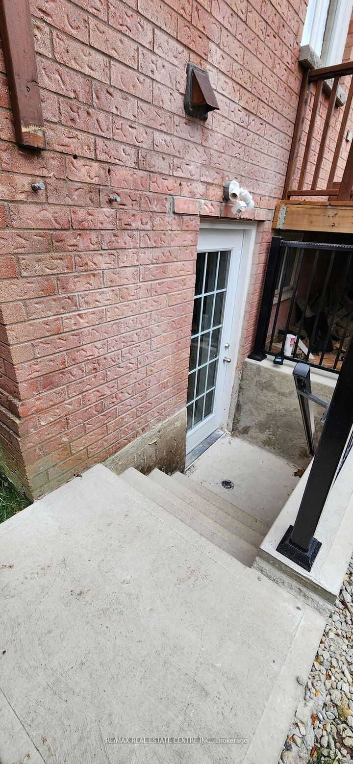 Property Photo:  15 Dagwell Crescent Basement  ON L1T 3M8 