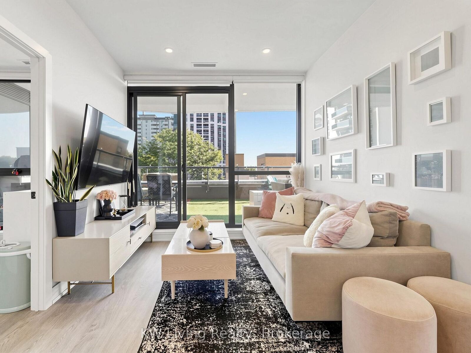 Property Photo:  11 Lillian Street 406  ON M4S 0C3 