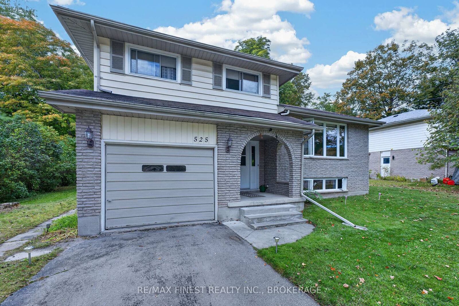 Property Photo: 525 Whites Road ON K8V 5P8