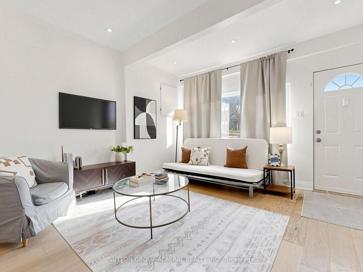 Property Photo:  275 Victoria Park Avenue  ON M4E 3S6 