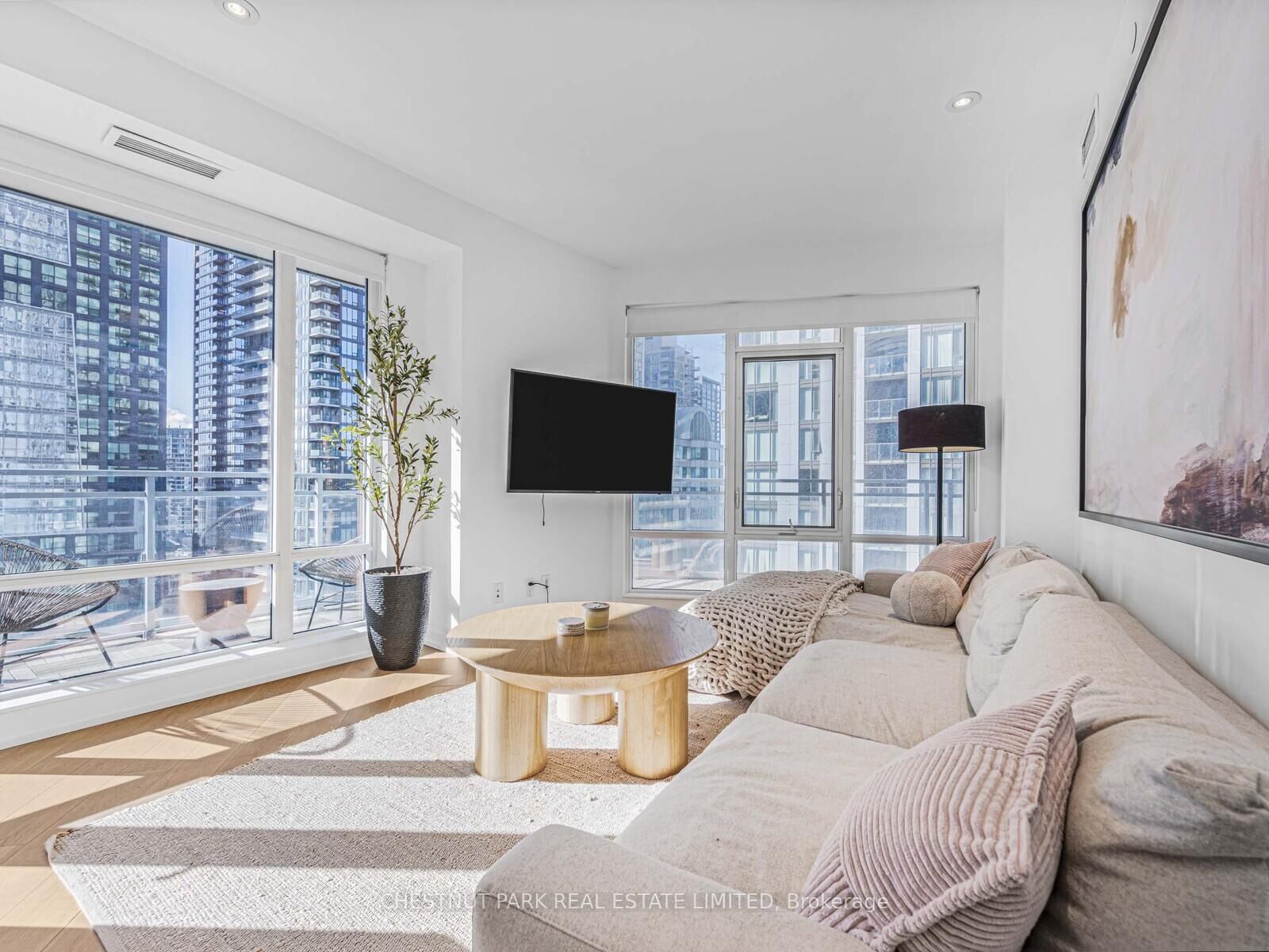 Property Photo: 21 Widmer Street 1811 ON M5V 0B8