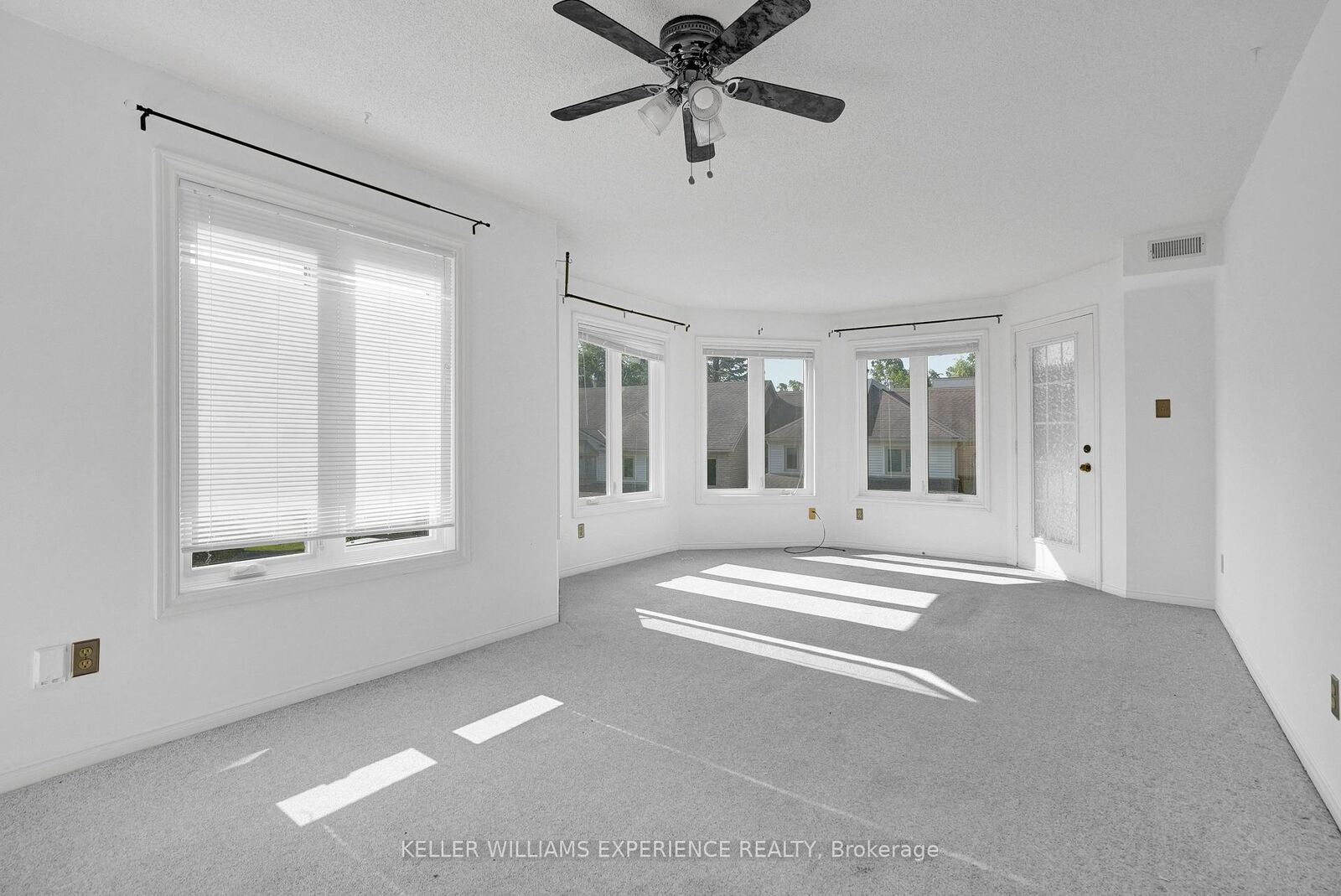 Property Photo:  492 Laclie Street 204  ON L3V 7V2 