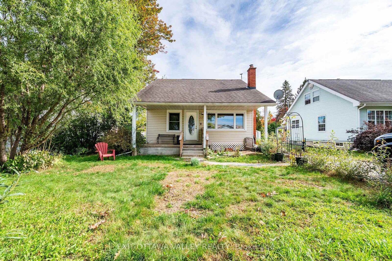 Property Photo:  15 Troyes Street  ON K0J 1P0 