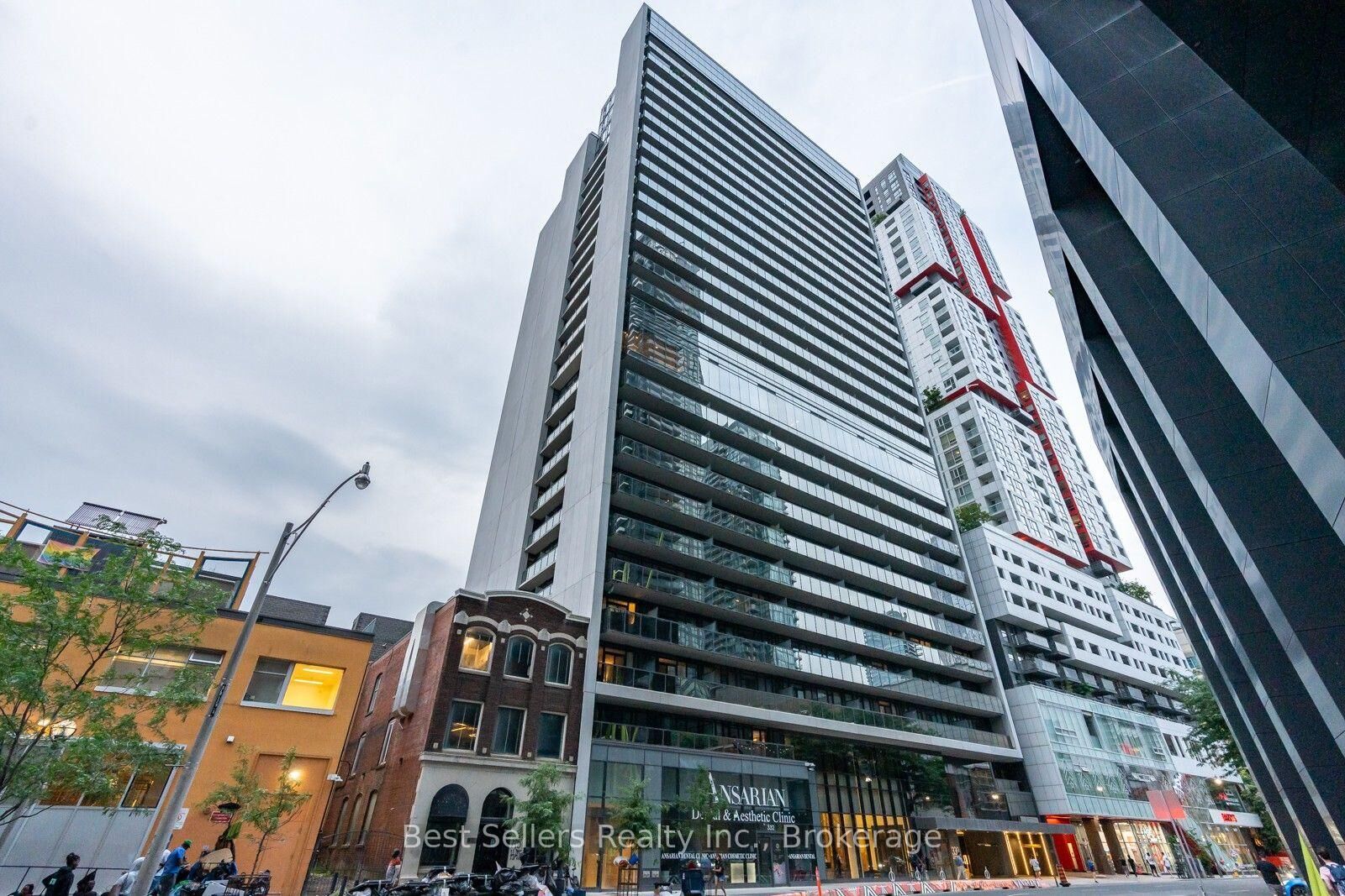 Property Photo:  330 Richmond Street W 1605  ON M5V 0M4 