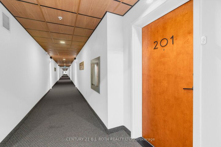 Property Photo:  720 Yonge Street 201  ON L9J 0G9 