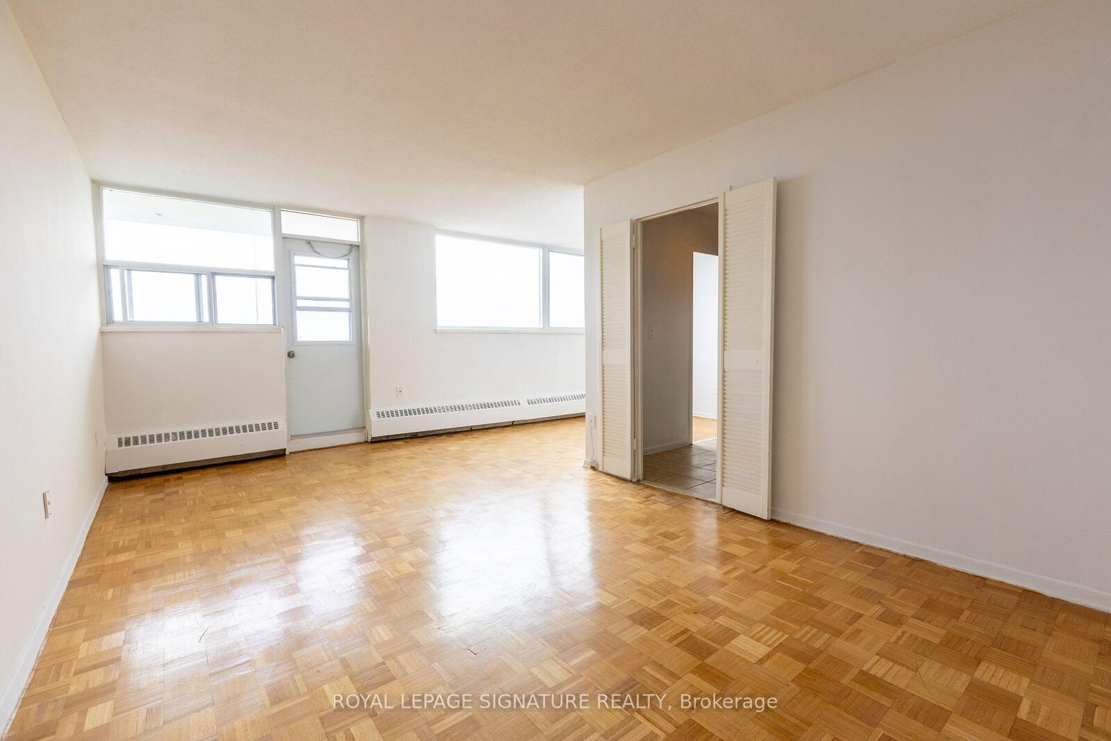 Property Photo:  161 Oakwood Avenue 1808  ON M6E 2V2 