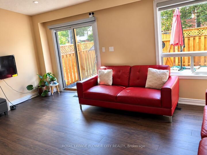 Property Photo:  5 Foster Crescent 5  ON L6V 3M7 