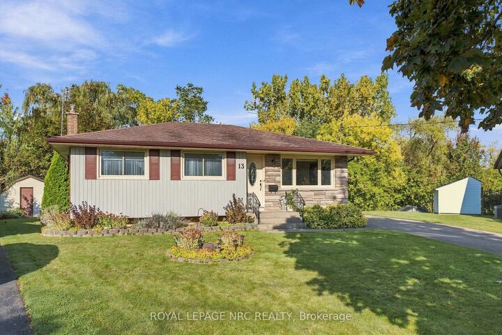 Property Photo: 13 Hardwood Grove ON L2P 1K3