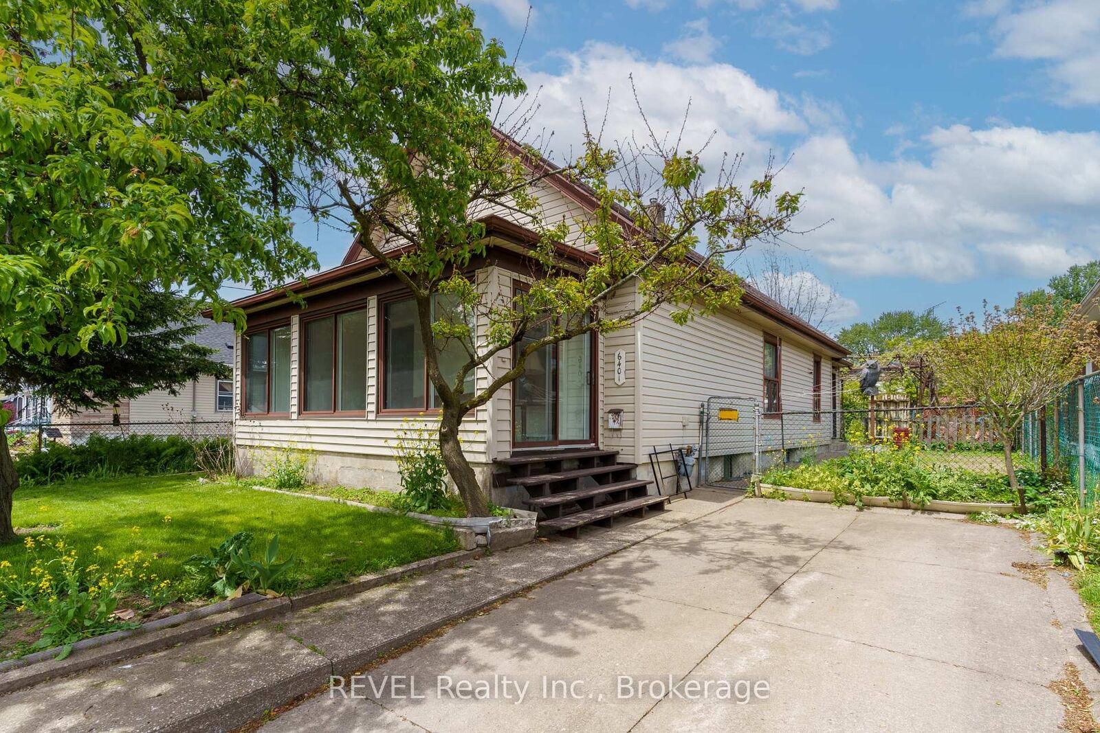 Property Photo:  6401 Taylor Street  ON L2G 2E9 