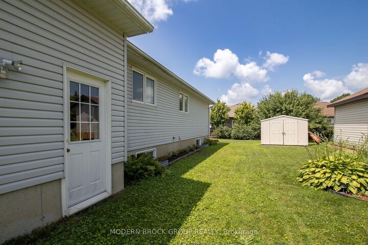 Property Photo:  36 Hillcrest Drive  ON K6V 3J4 