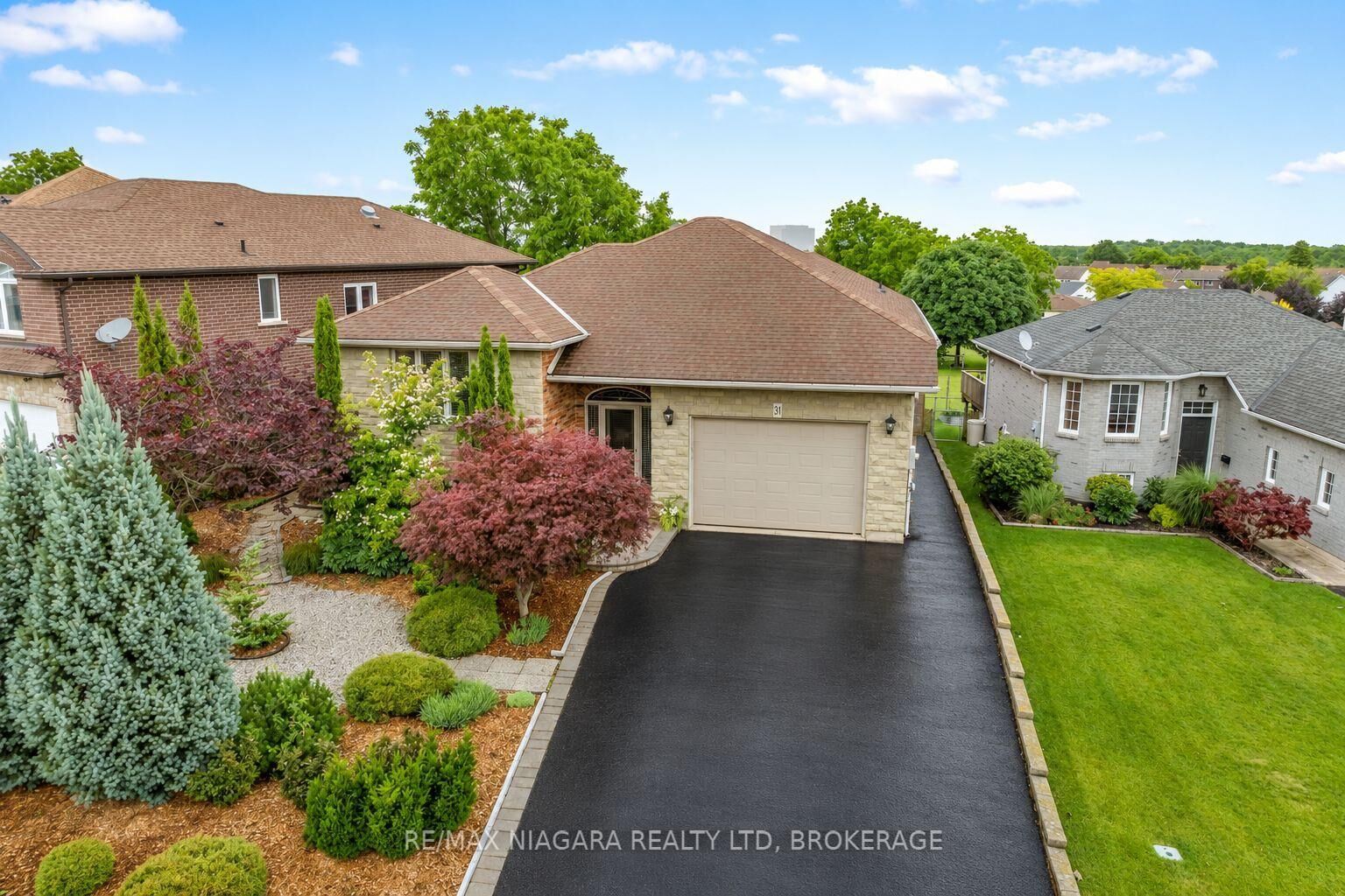 Property Photo:  31 Hillcrest Road  ON L3K 6B4 