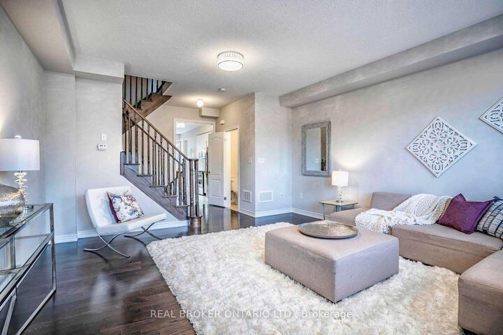 Property Photo: 1424 Granrock Crescent ON L5V 0E1