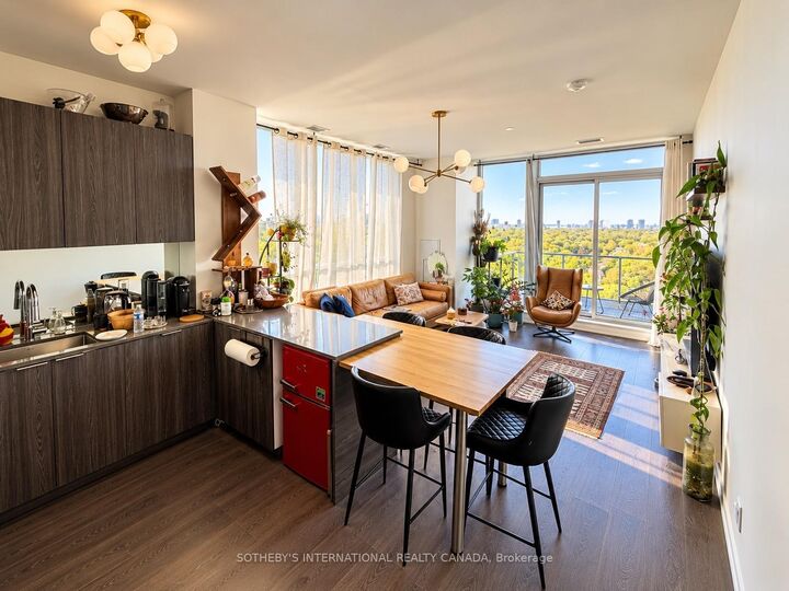 Property Photo:  609 Avenue Road 1502  ON M4V 2K3 