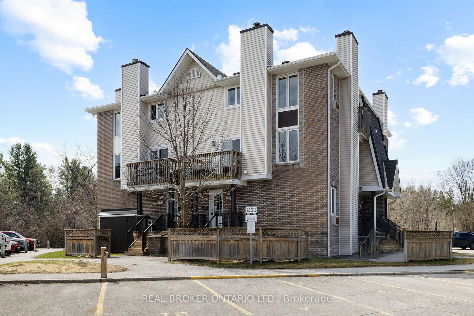 Property Photo:  7 Timberview Way 3  ON K2H 9M5 