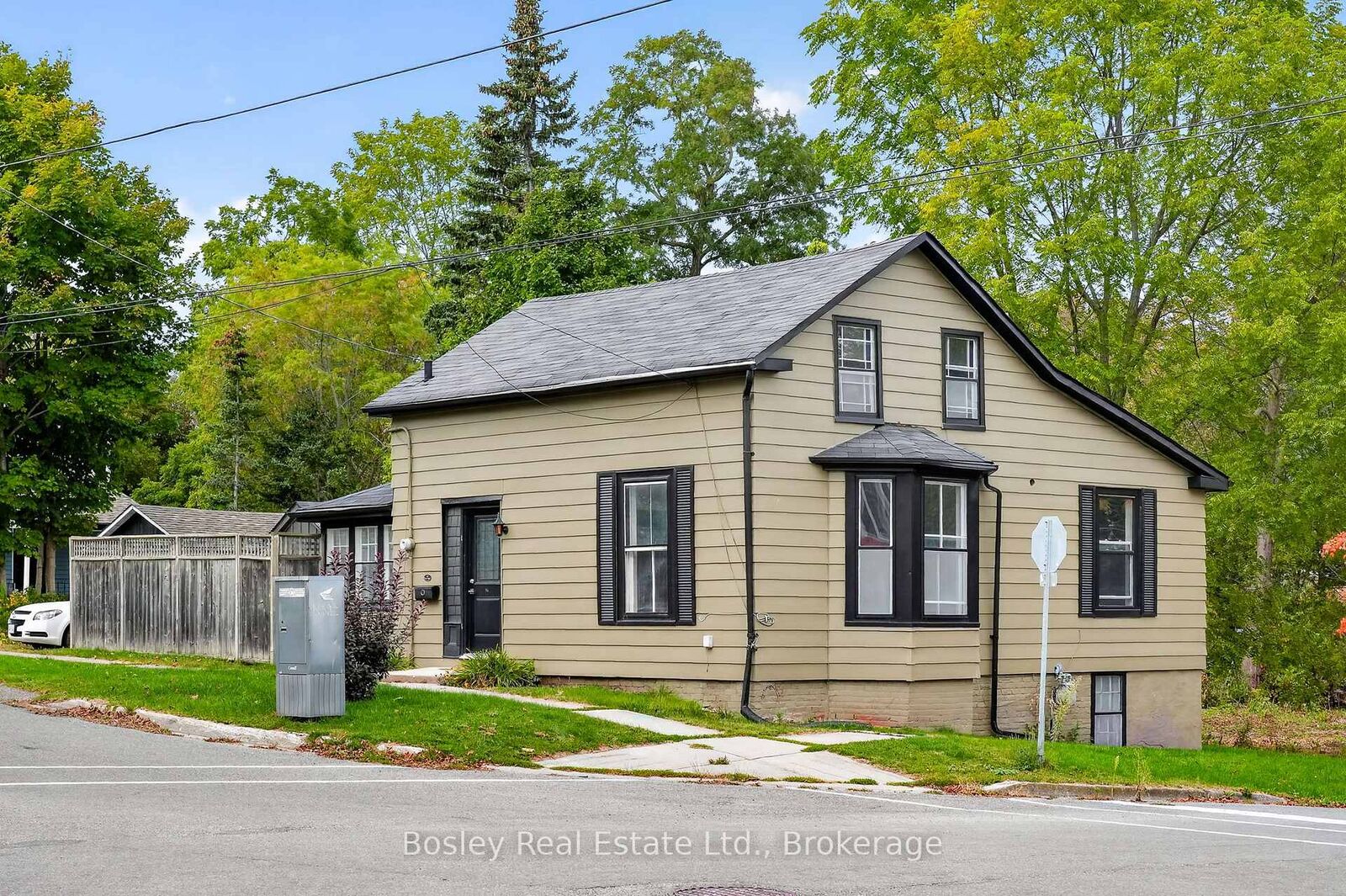 Property Photo:  86 Charles Street  ON L1A 1S7 