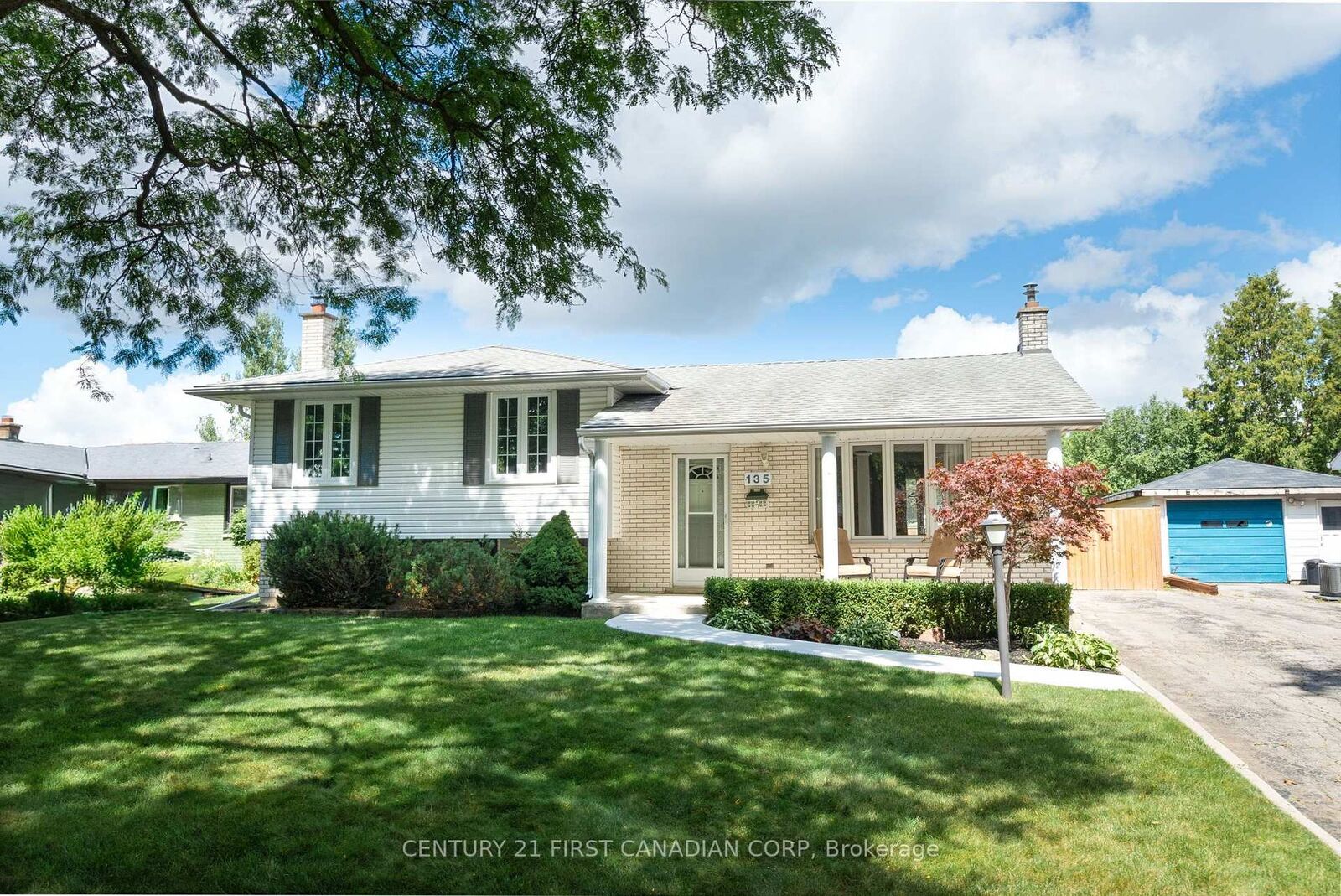 Property Photo:  135 Downing Crescent  ON N6C 3C7 