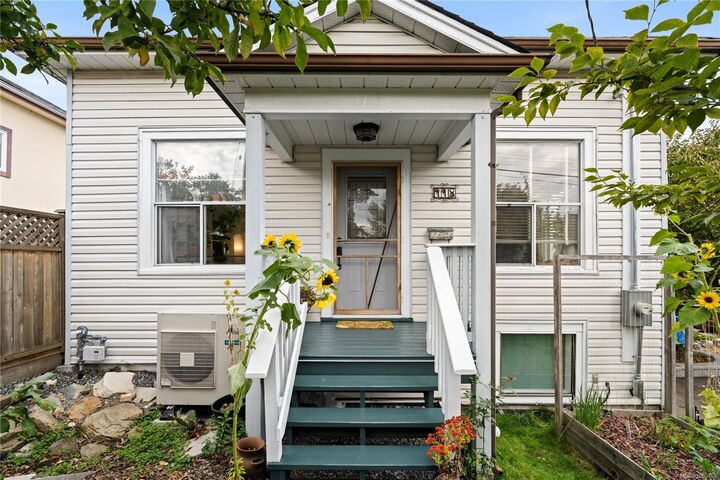 Property Photo:  118 Finlayson St  BC V9R 2P5 