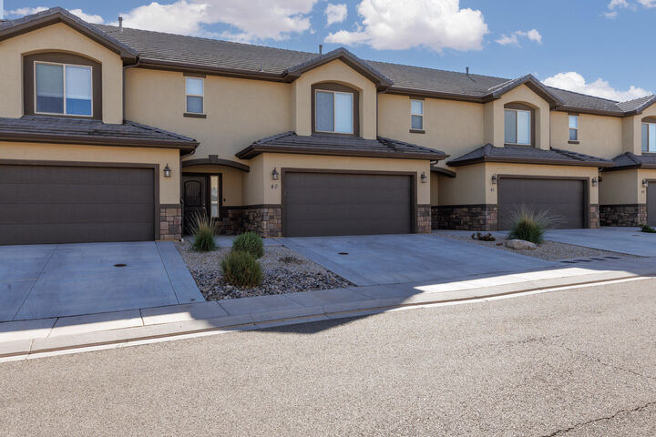 Property Photo:  1001 W Curly Hollow Dr 40  UT 84770 