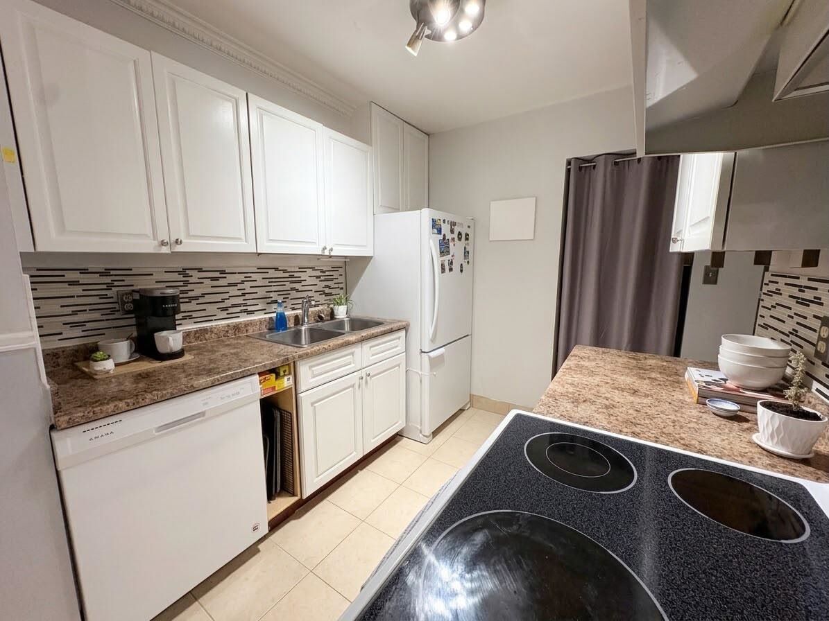 Property Photo: 6105 Kingsway 112 BC V5J 5C7