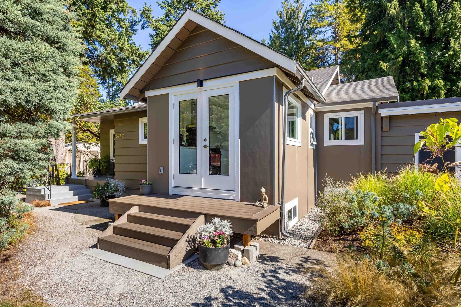 Property Photo:  5670 Trident Avenue  BC V7Z 2P4 