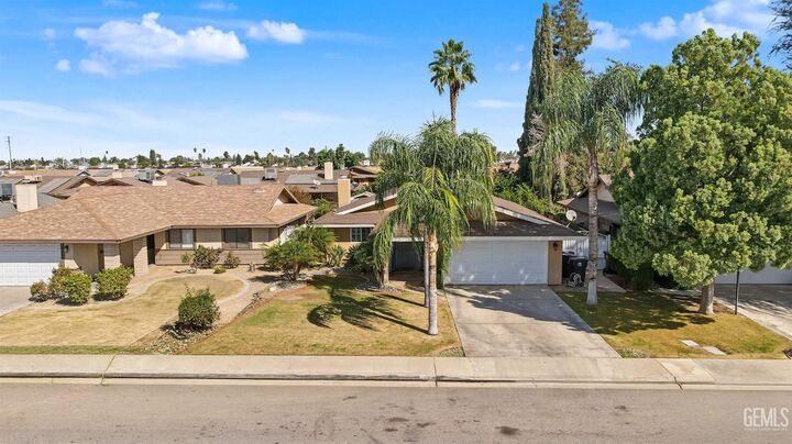Property Photo: 4016 Thatch Avenue CA 93313