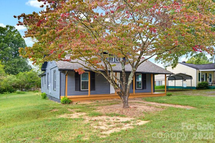 Property Photo: 1014 8th Street NC 28677