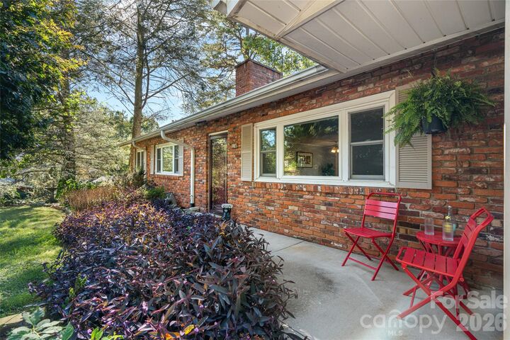 Property Photo:  18 Northwood Road  NC 28804 
