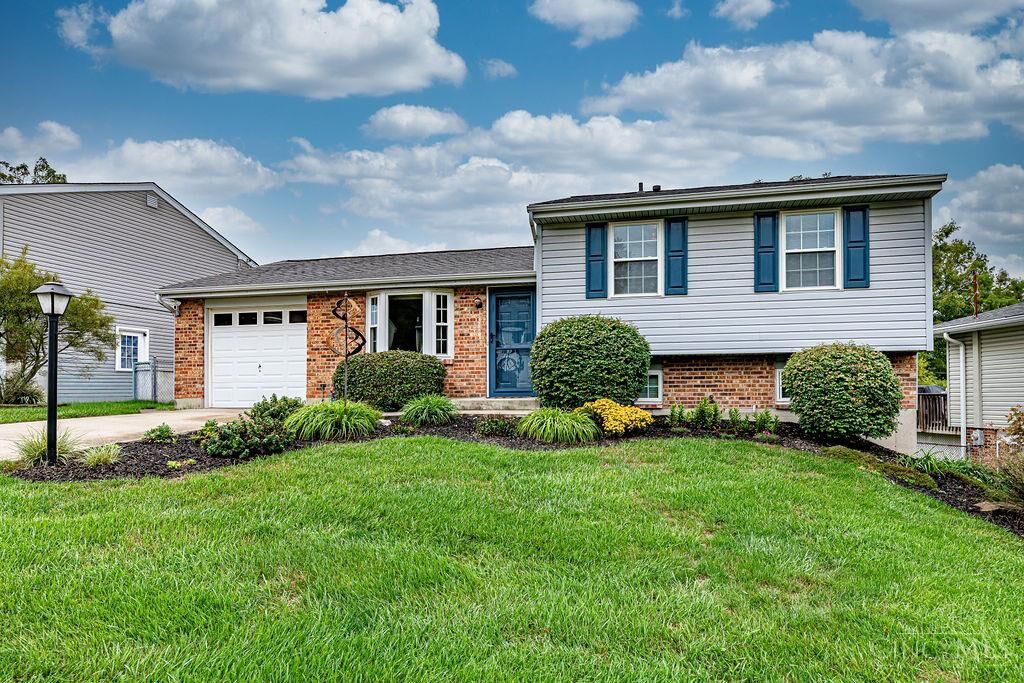 Property Photo: 923 Beechmeadow Lane OH 45238