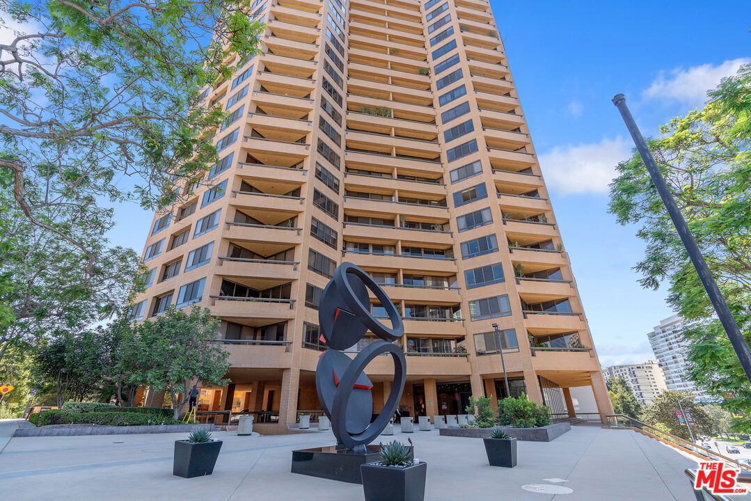 Property Photo:  10430 Wilshire Blvd, Unit 1605  CA 90024 