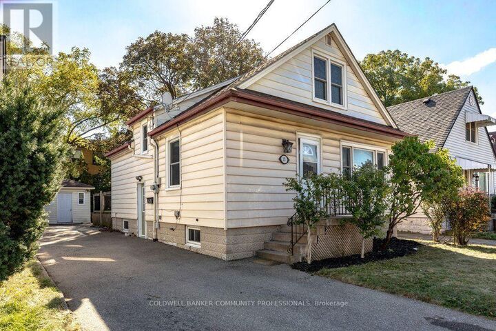 Property Photo:  15 East 27th Street  ON L8V 3E6 