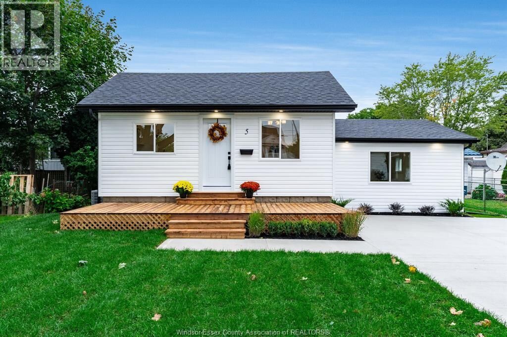Property Photo:  5 Howard Street  ON N8H 1G4 