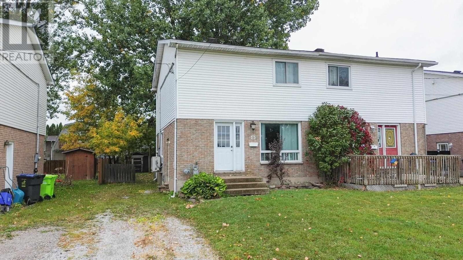 Property Photo:  35 Broadview Dr  ON P6C 5T3 