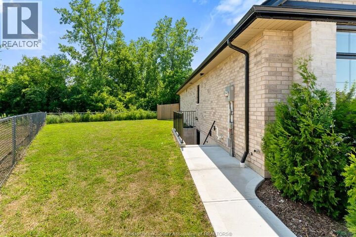 Property Photo:  253 Livingstone Crescent B (Lower)  ON N9V 0H1 