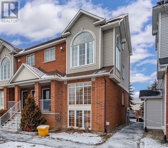 Photo de la propriété:  4443 Harper Avenue 4  ON K1J 1C9 