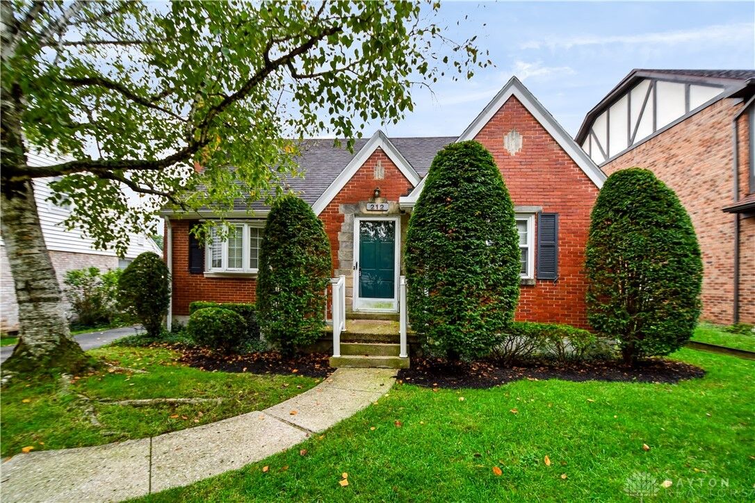 Property Photo:  212 Dell Park Avenue  OH 45419 