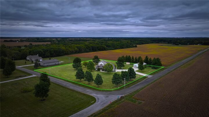 Property Photo:  1121 Cr 1000E Road  IL 61951 