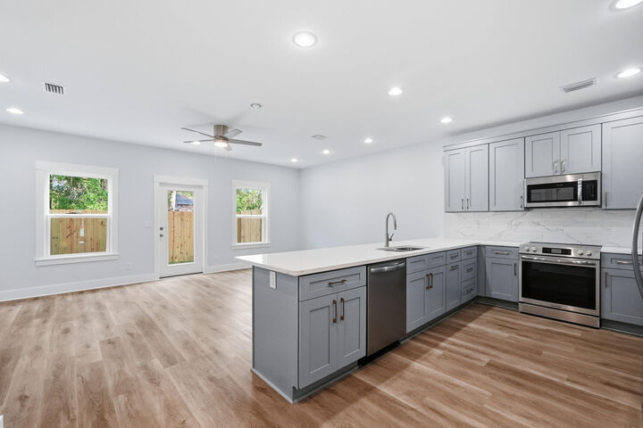 Property Photo:  704 Ferguson Drive 6  FL 32547 
