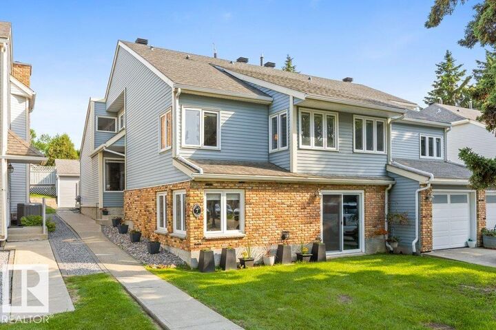 Property Photo:  7 Whiteoaks Estates  AB T8N 3M2 