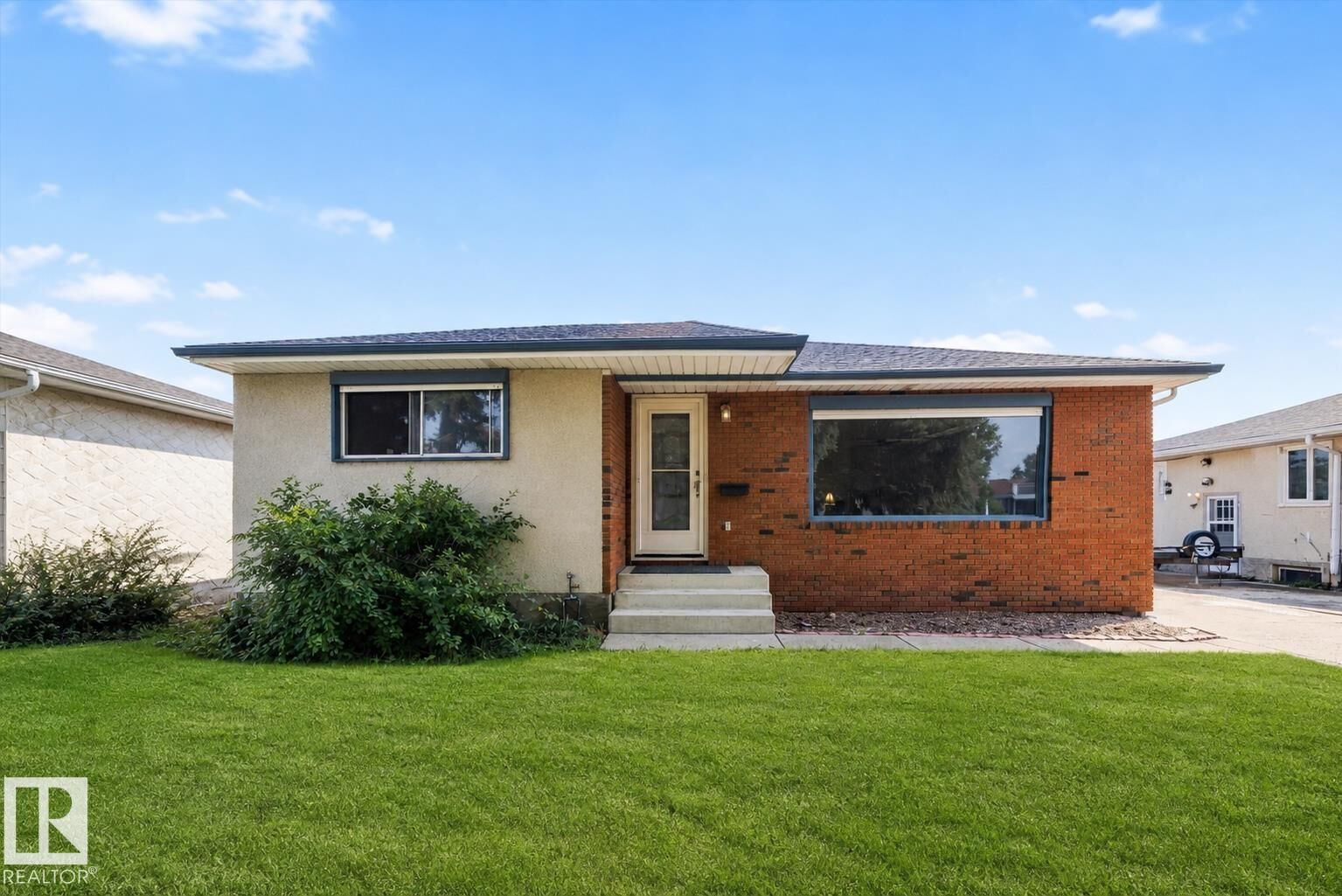 Property Photo:  3511 73 Street NW  AB T6K 0M2 