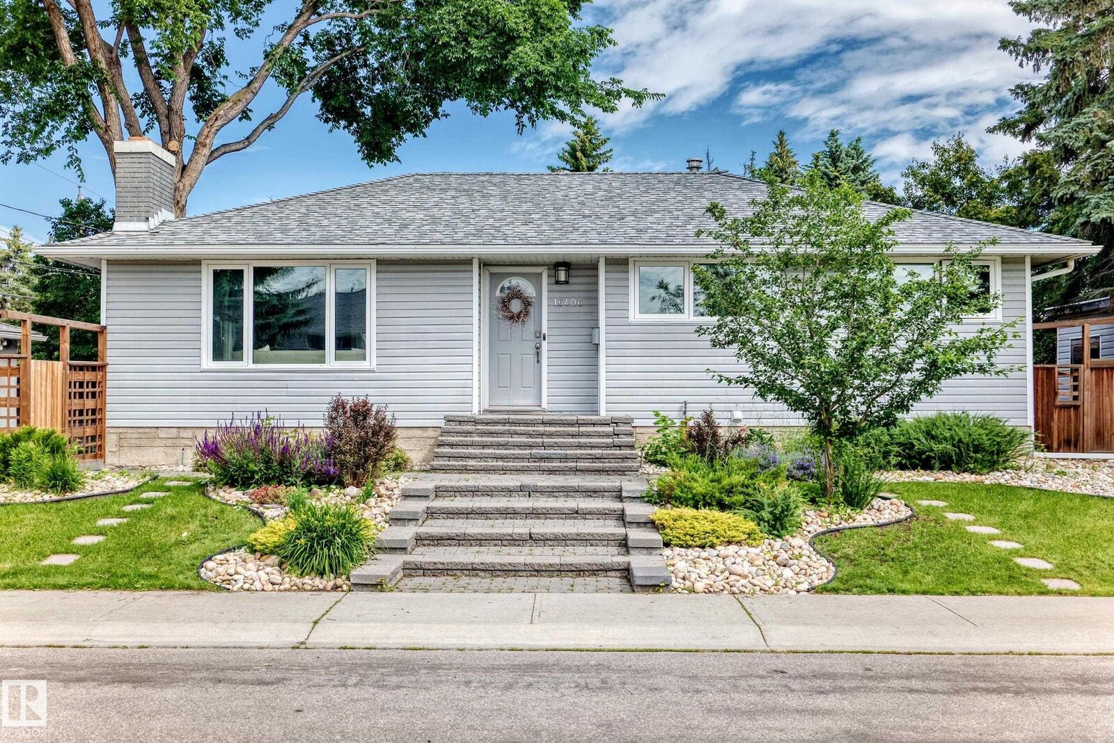 Property Photo:  16406 87A Avenue NW  AB T5R 4H9 
