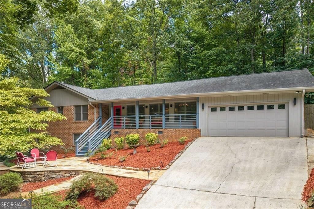 Property Photo: 2501 Midvale Court GA 30084