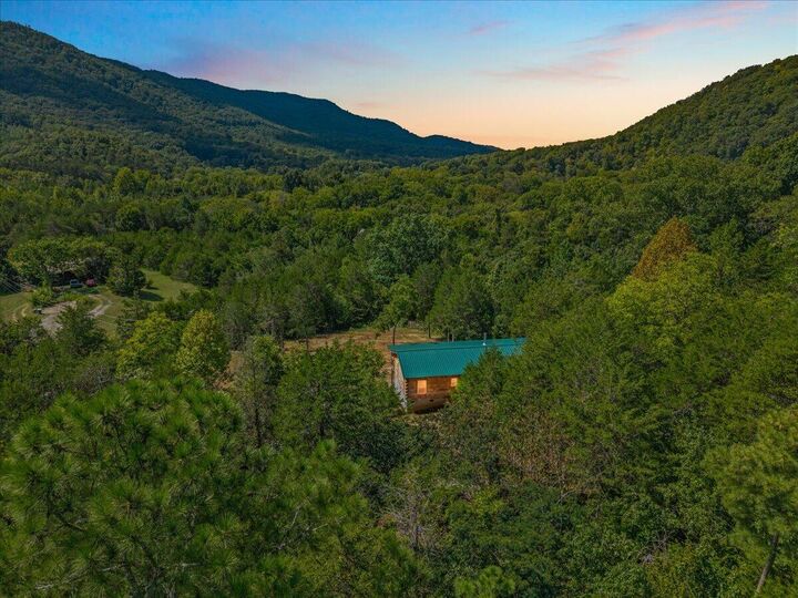Property Photo:  468 County Road  TN 37329 