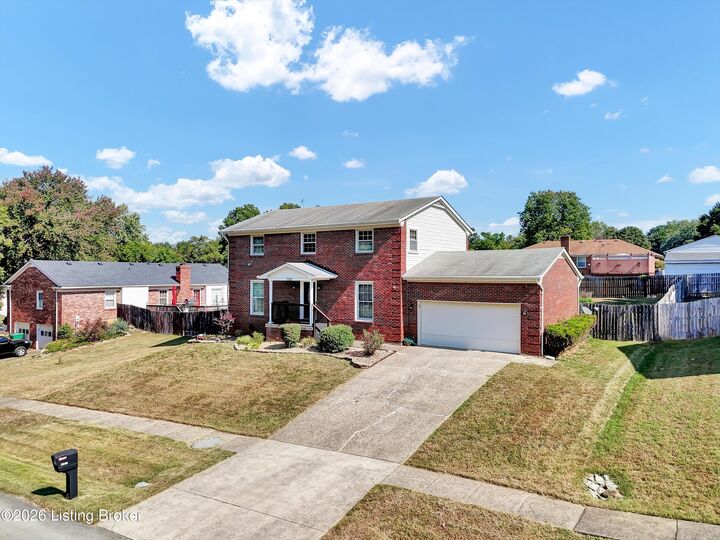 Property Photo: 7703 Sunbury Ln KY 40220