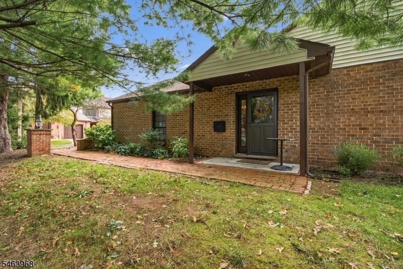 Property Photo:  9 Betty Ct 9  NJ 08833 