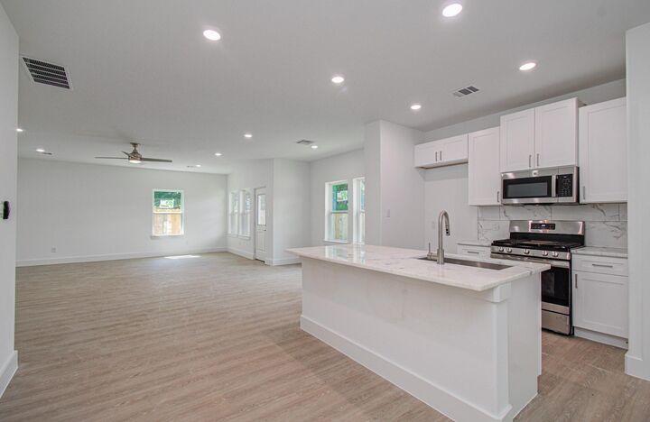 Property Photo:  5011 Yellowstone Boulevard  TX 77021 