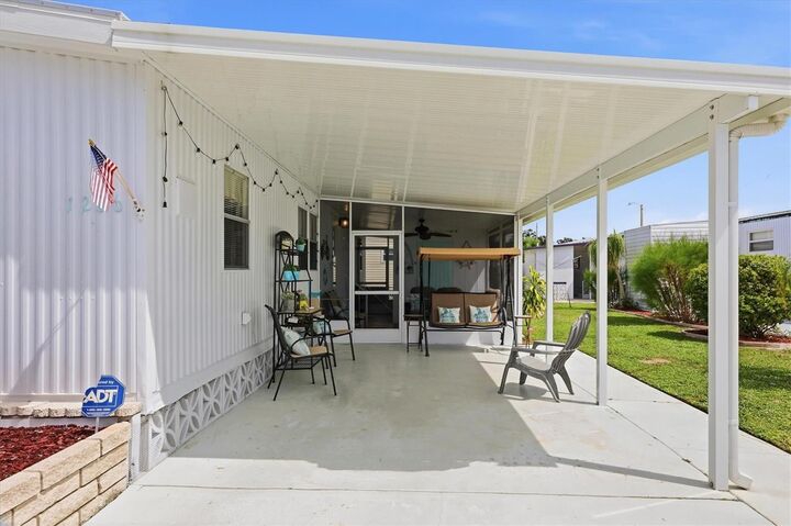 Property Photo: 1206 45th Avenue E FL 34222