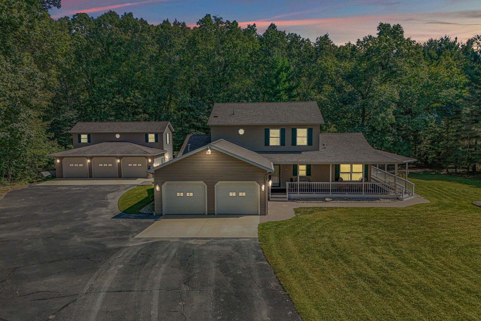 Property Photo: 5607 Ridge Drive MI 49274